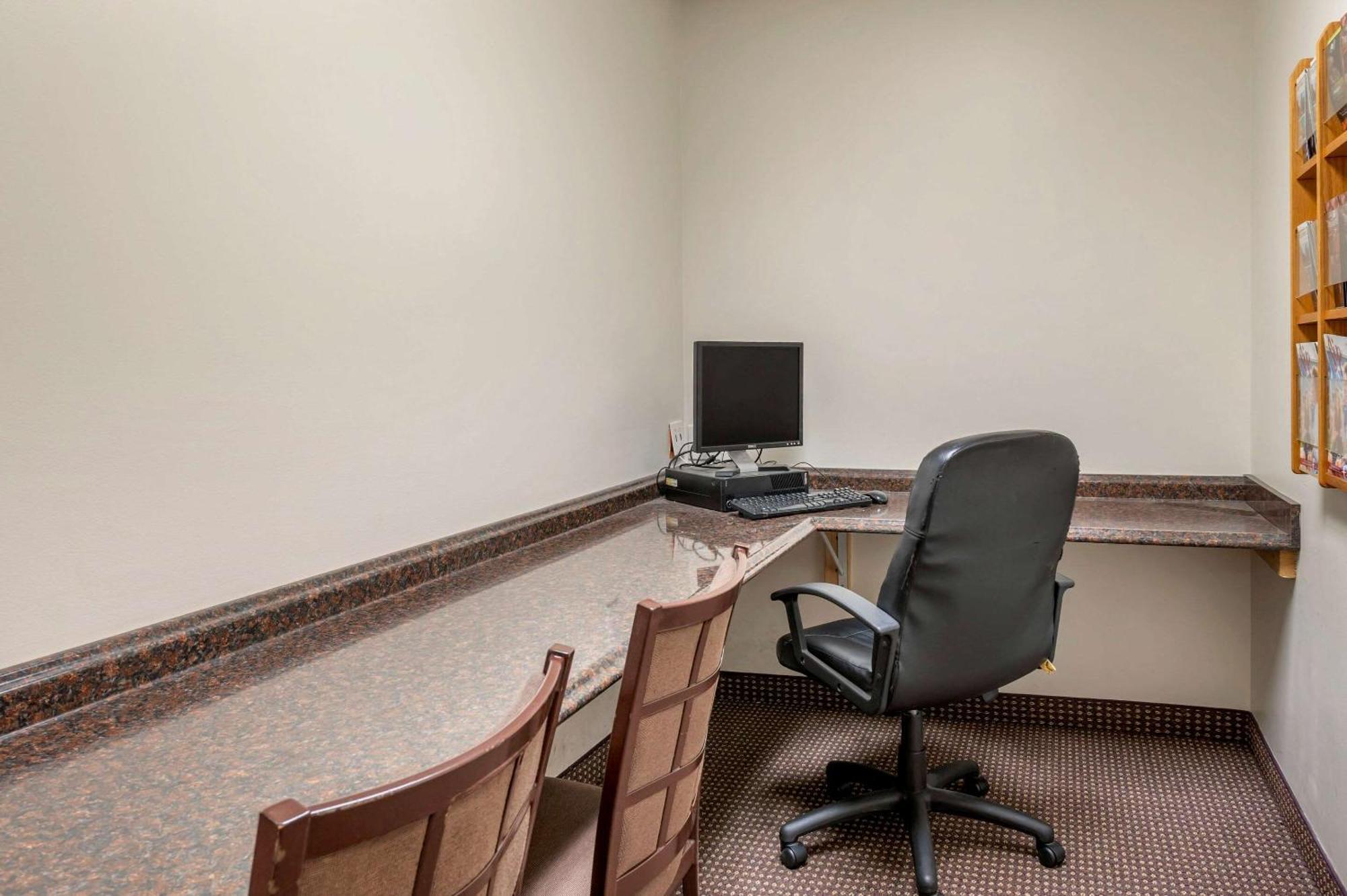 Quality Inn & Suites South-Obetz מראה חיצוני תמונה