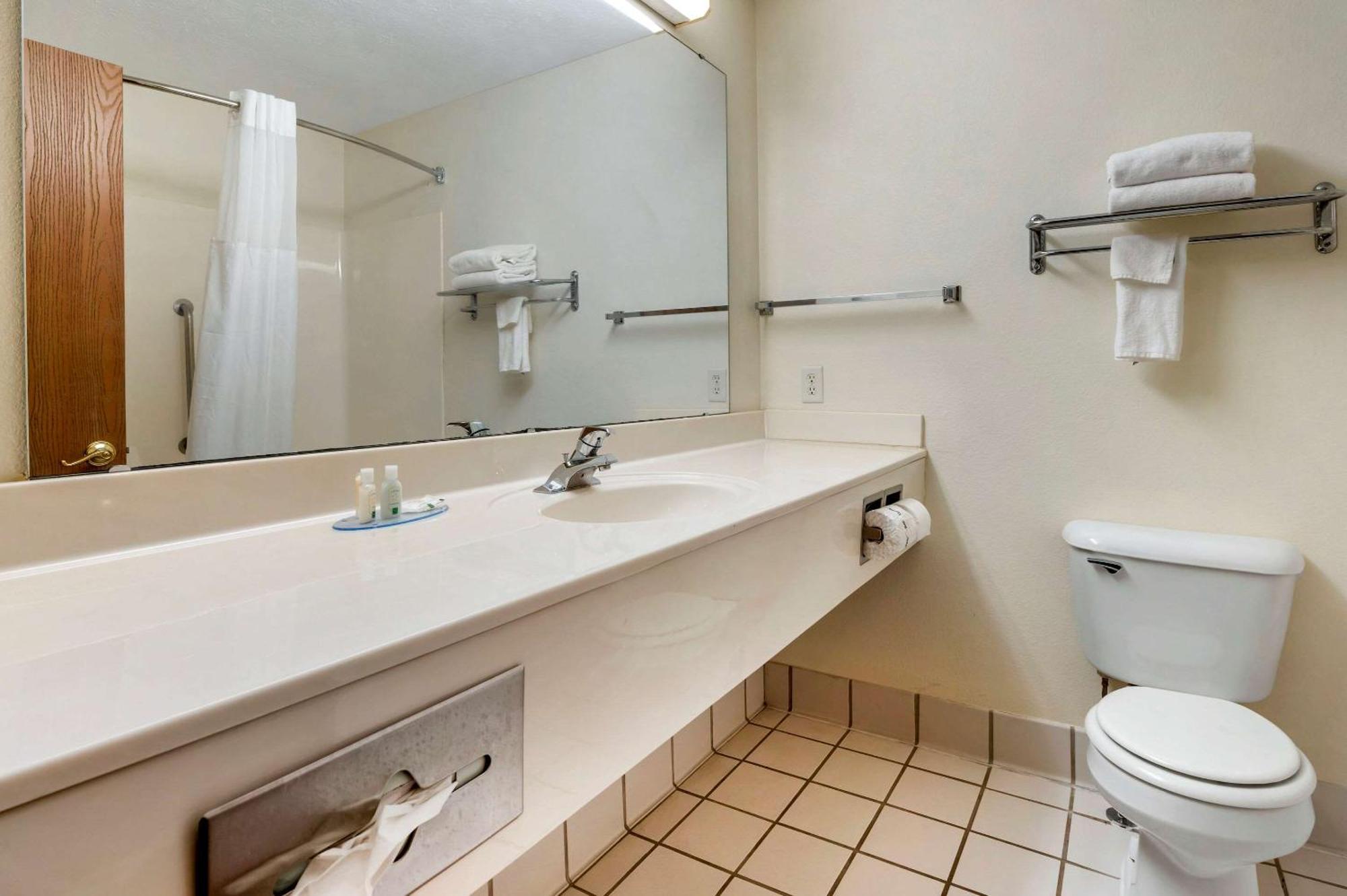 Quality Inn & Suites South-Obetz מראה חיצוני תמונה