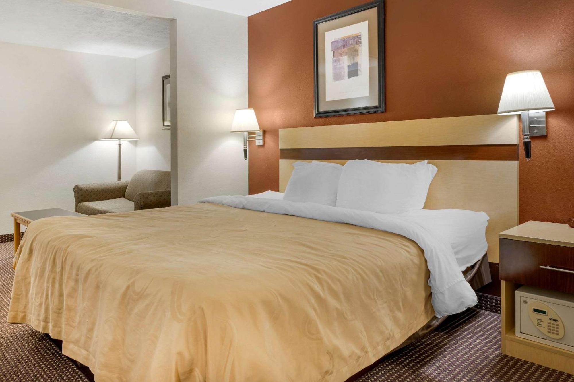 Quality Inn & Suites South-Obetz מראה חיצוני תמונה