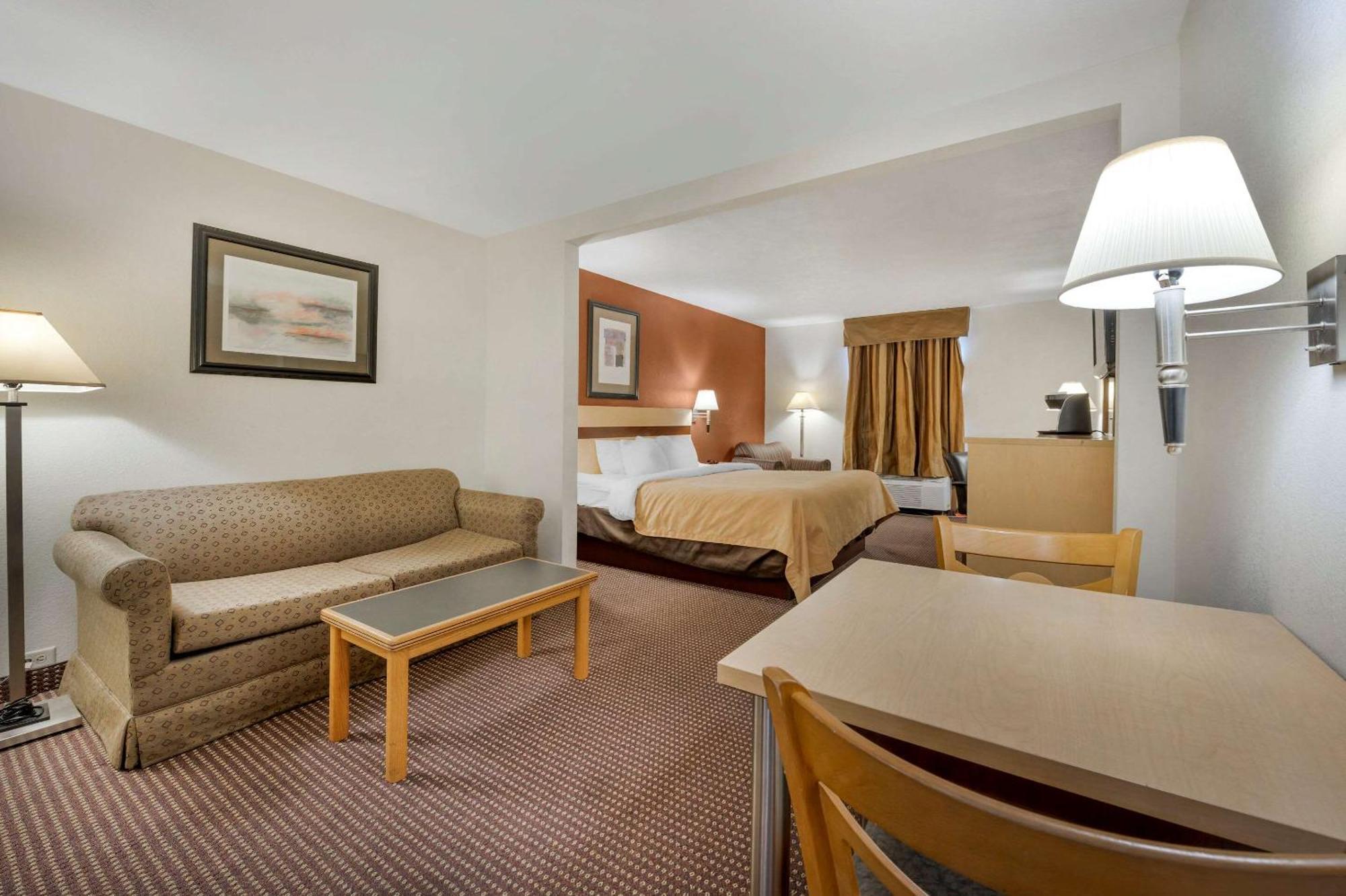 Quality Inn & Suites South-Obetz מראה חיצוני תמונה