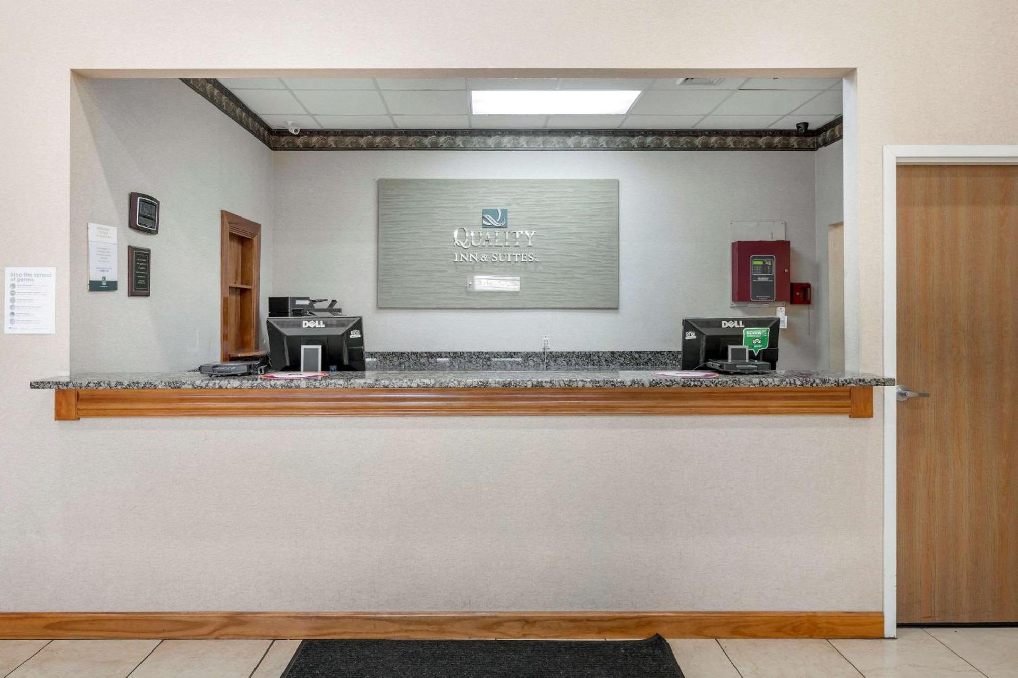 Quality Inn & Suites South-Obetz מראה חיצוני תמונה