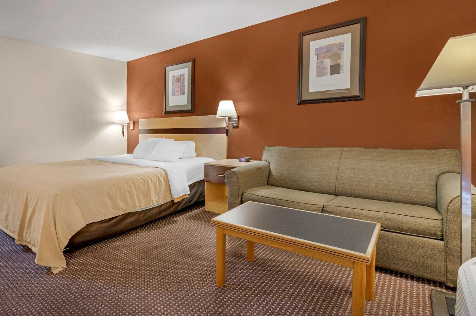 Quality Inn & Suites South-Obetz מראה חיצוני תמונה