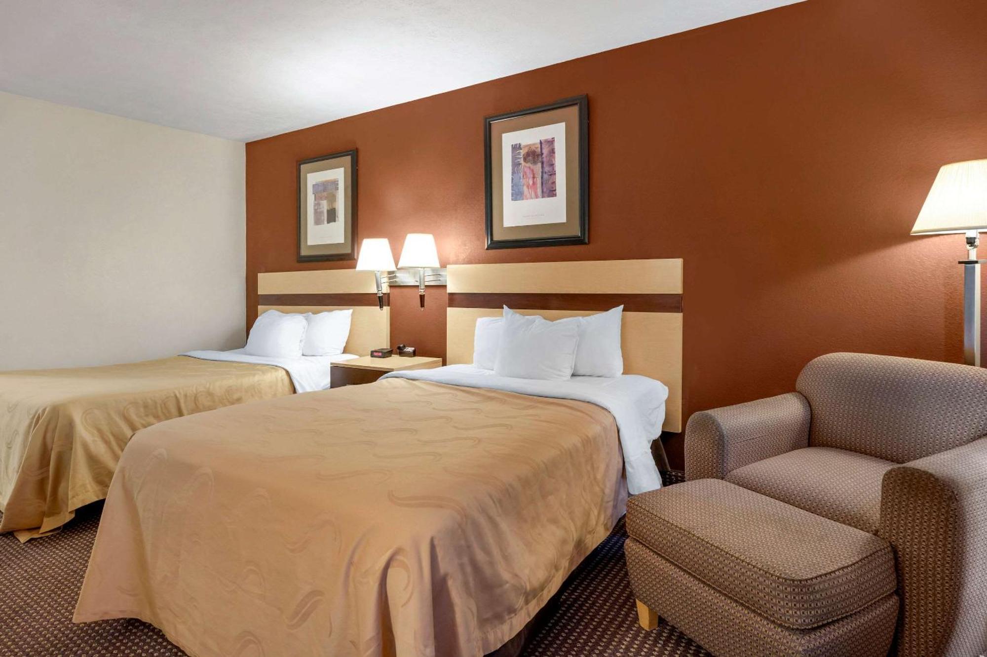 Quality Inn & Suites South-Obetz מראה חיצוני תמונה