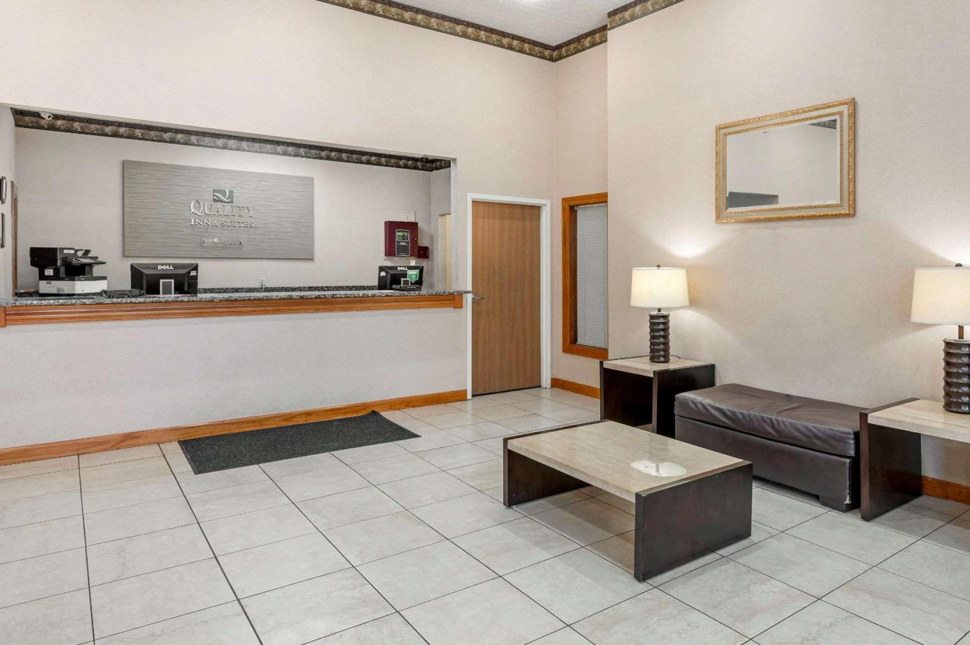 Quality Inn & Suites South-Obetz מראה חיצוני תמונה